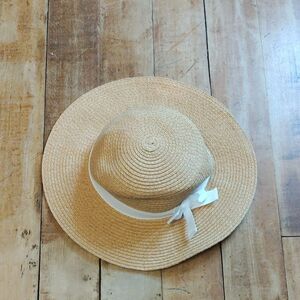 Old Navy Straw Hat 6 to 12 months baby White bow Tan Hat Sun Hat Summer Beach